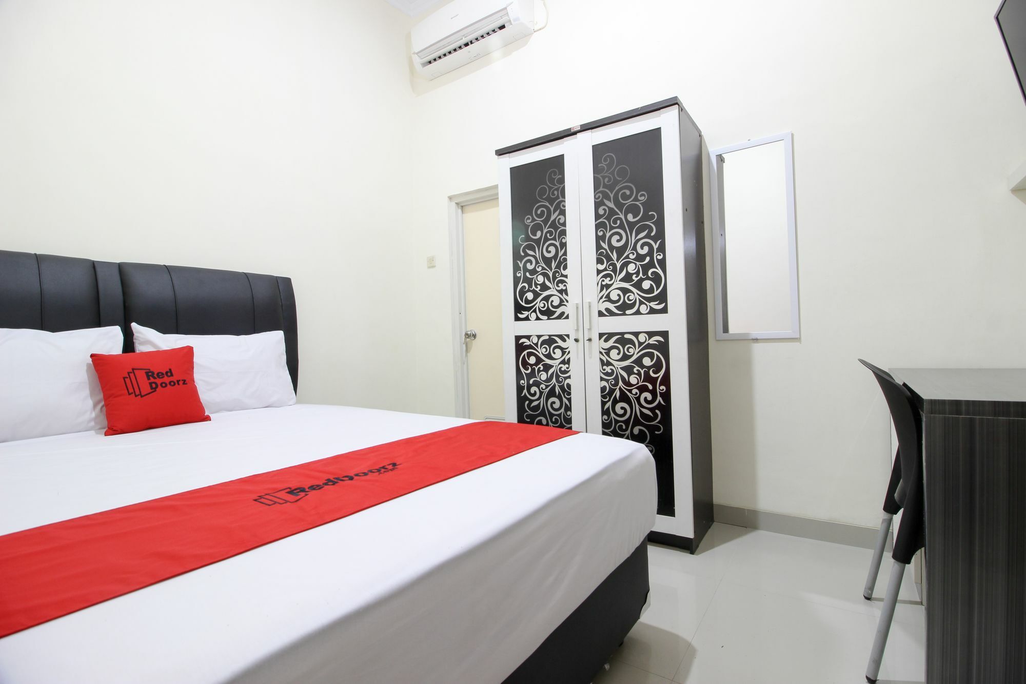 Reddoorz Plus Near Stie Ykpn 2 Maguwo Екстер'єр фото