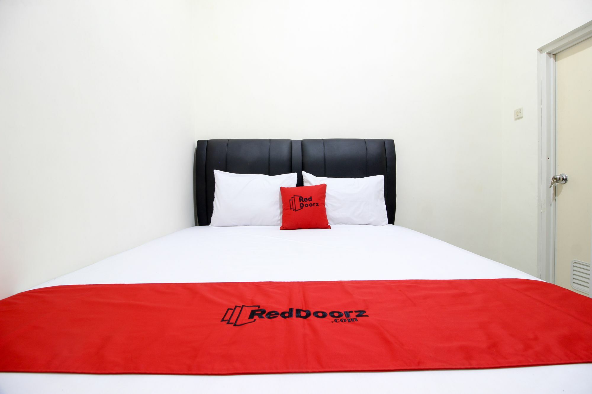 Reddoorz Plus Near Stie Ykpn 2 Maguwo Екстер'єр фото