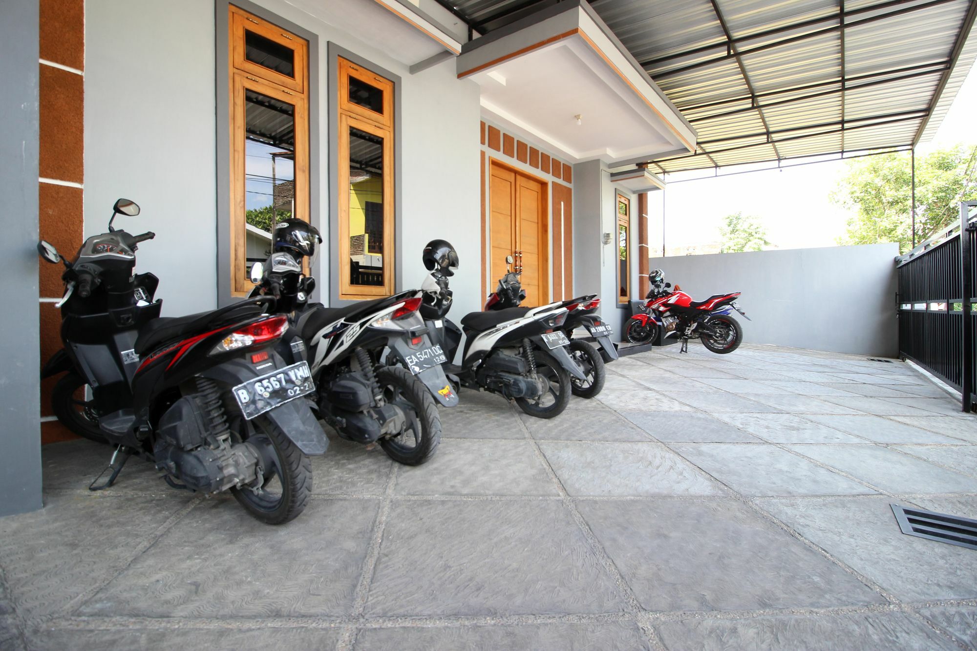 Reddoorz Plus Near Stie Ykpn 2 Maguwo Екстер'єр фото